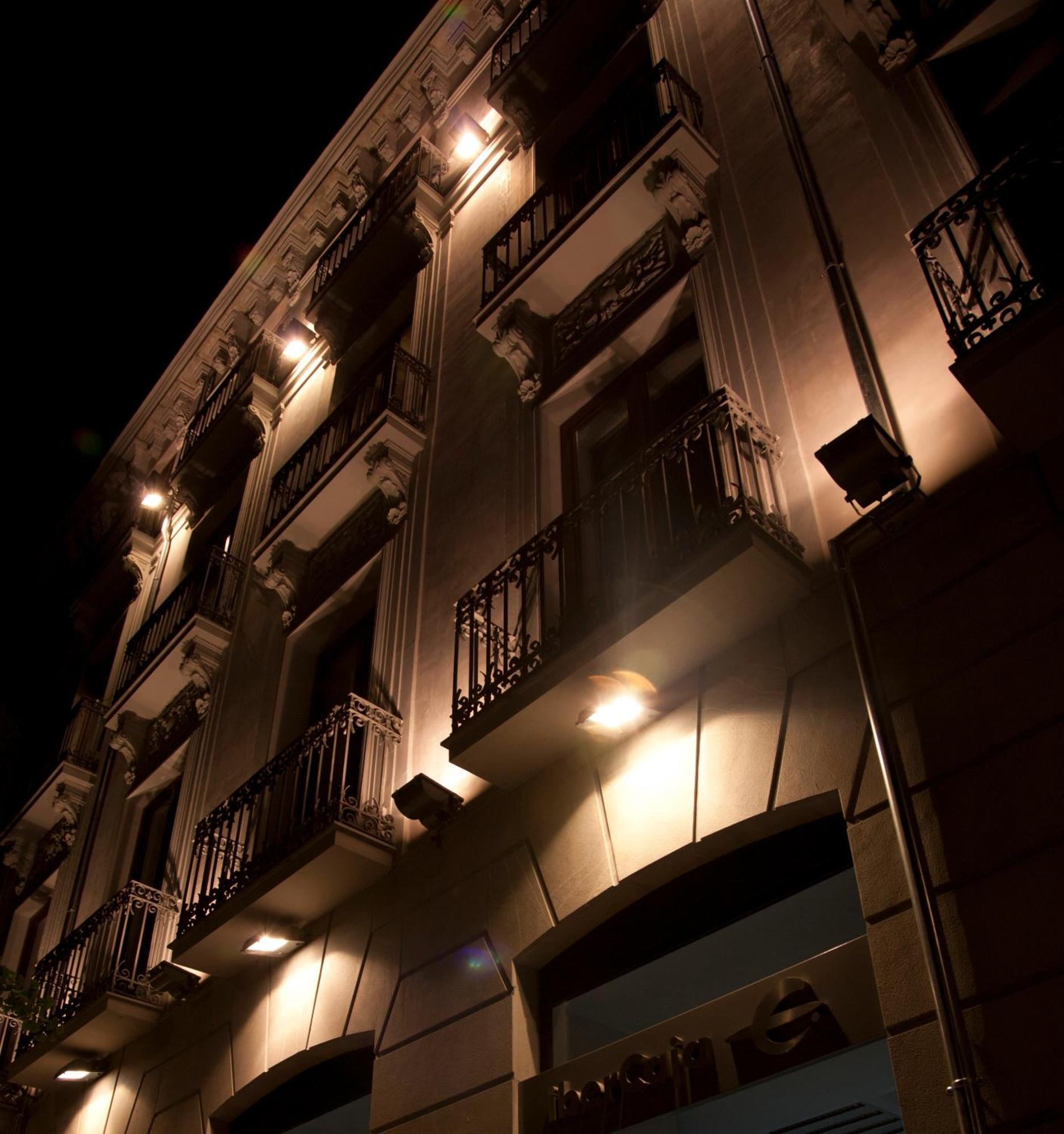 Bibo Suites Gran Via Granada Bagian luar foto
